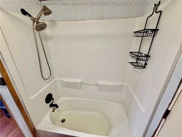 2011 Morris Creek Road, Clendenin, WV 25045