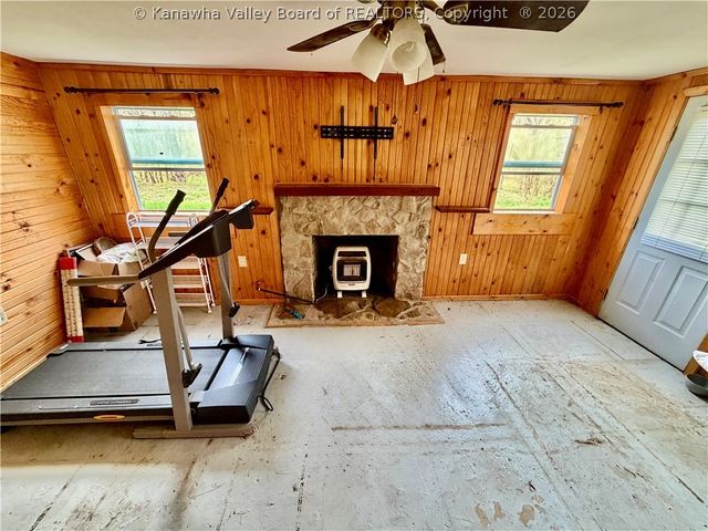 2011 Morris Creek Road, Clendenin, WV 25045