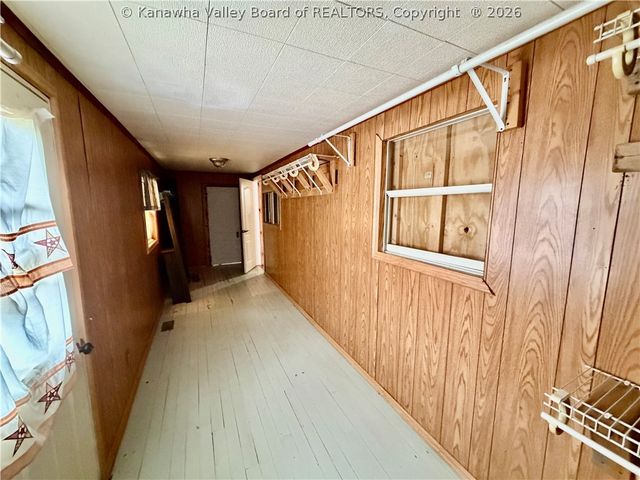 2011 Morris Creek Road, Clendenin, WV 25045