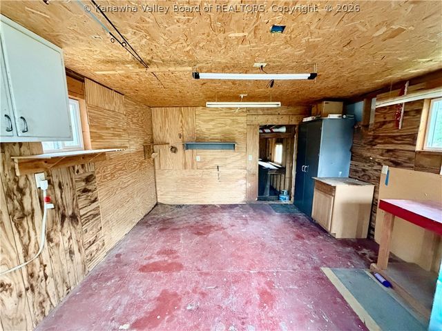 2011 Morris Creek Road, Clendenin, WV 25045