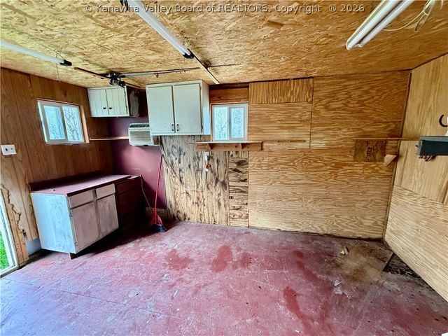 2011 Morris Creek Road, Clendenin, WV 25045