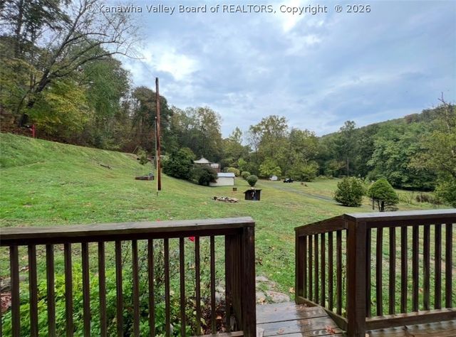 2011 Morris Creek Road, Clendenin, WV 25045