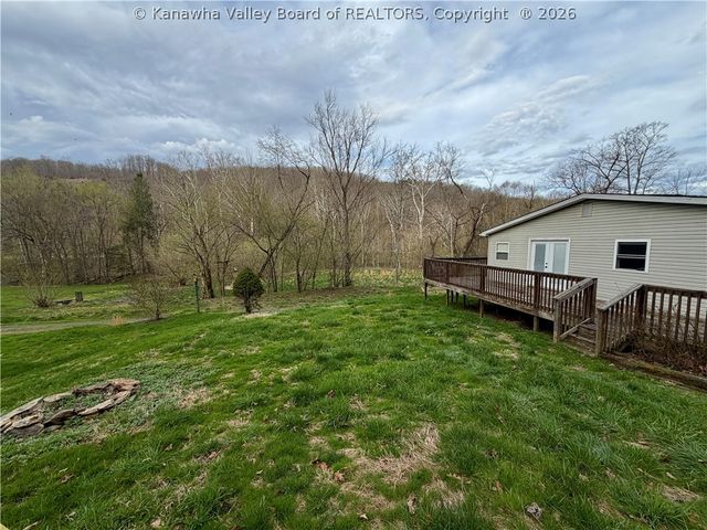 2011 Morris Creek Road, Clendenin, WV 25045