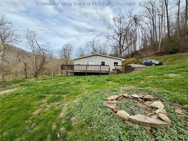 2011 Morris Creek Road, Clendenin, WV 25045