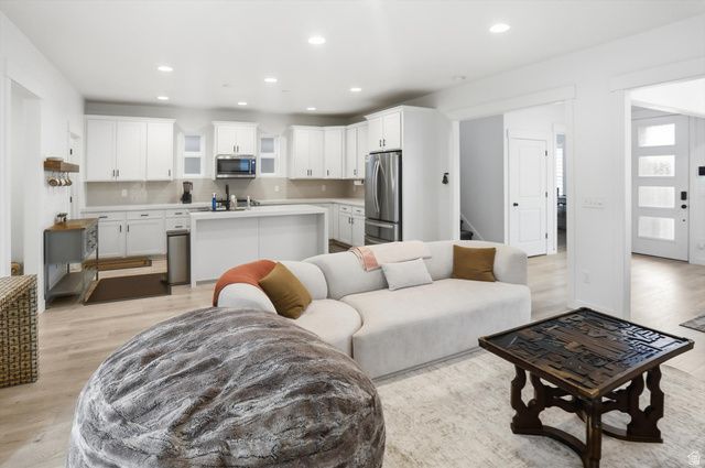 11754 S SILVER POND DR, South Jordan, UT 84009