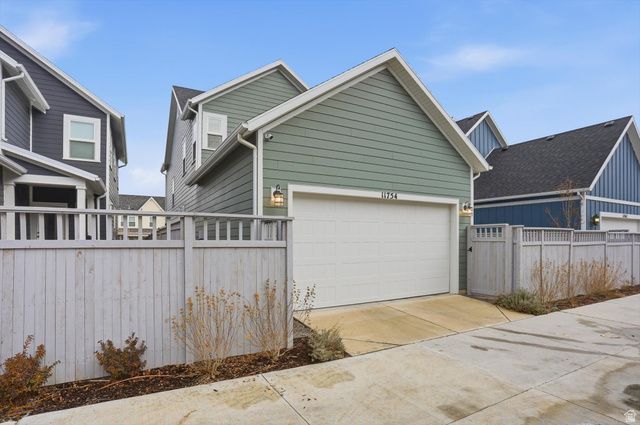 11754 S SILVER POND DR, South Jordan, UT 84009