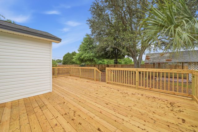 201 Westview Drive, Crestview, FL 32536