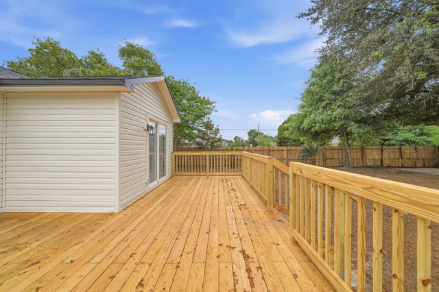 201 Westview Drive, Crestview, FL 32536