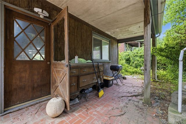 31 Conestoga St, Sheraden, PA 15204