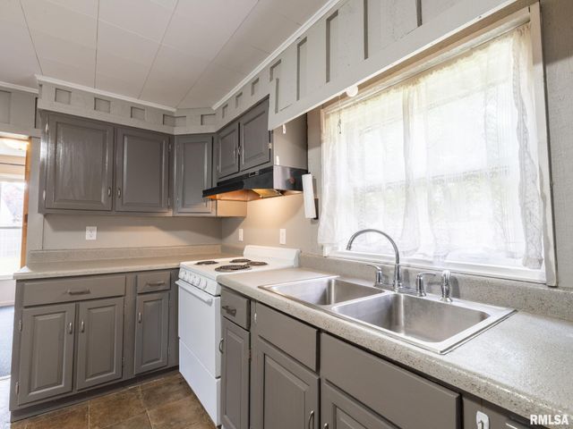 811 N 6TH Street, Chillicothe, IL 61523