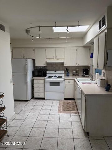 13822 N Silverbell Drive 15C, Sun City, AZ 85351