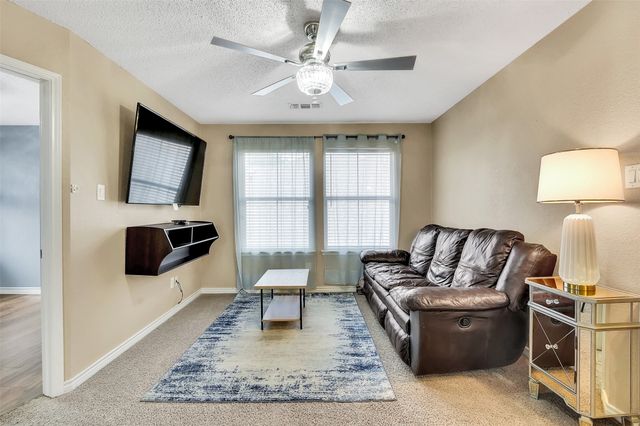 2000 Merritt Way, Arlington, TX 76018