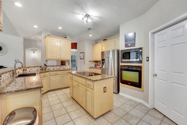 2000 Merritt Way, Arlington, TX 76018