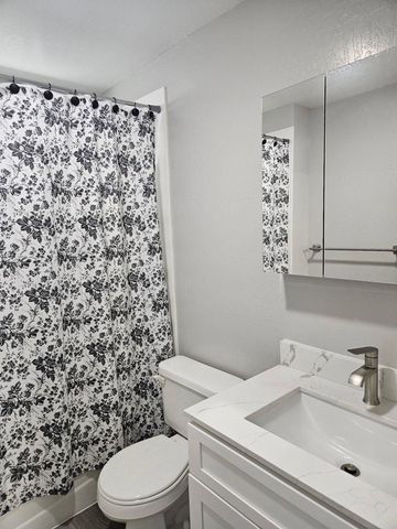 2745 2745 E 10Th St, Oakland, CA 94601