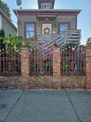 2745 2745 E 10Th St, Oakland, CA 94601