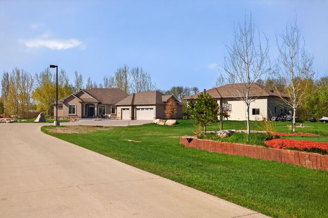 7620 Adelman Drive, Horace, ND 58047