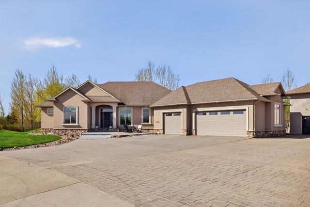 7620 Adelman Drive, Horace, ND 58047