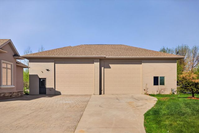 7620 Adelman Drive, Horace, ND 58047