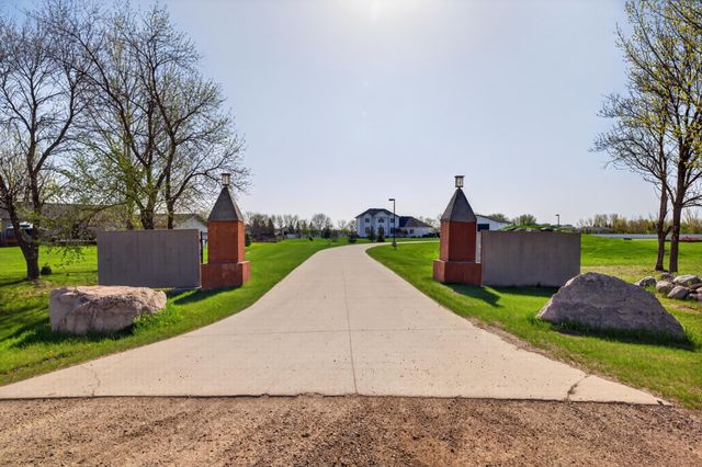7620 Adelman Drive, Horace, ND 58047