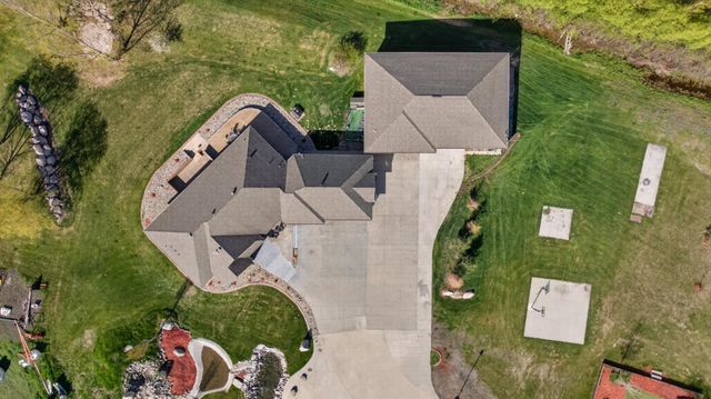 7620 Adelman Drive, Horace, ND 58047