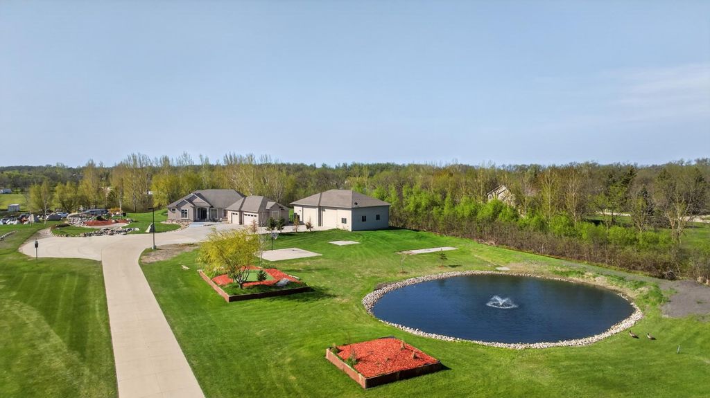 7620 Adelman Drive, Horace, ND 58047