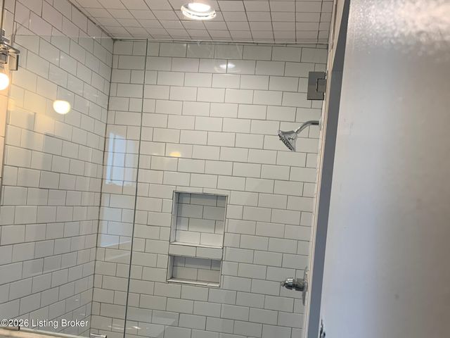 3825 Ormond Rd, Louisville, KY 40207