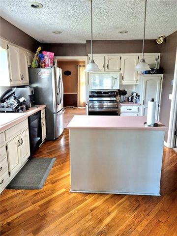 18500 E 27th Street S, Independence, MO 64057