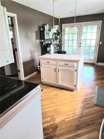 18500 E 27th Street S, Independence, MO 64057