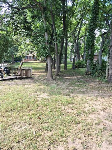 18500 E 27th Street S, Independence, MO 64057