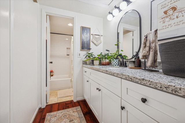 2100 Tanglewilde Street 318, Houston, TX 77063