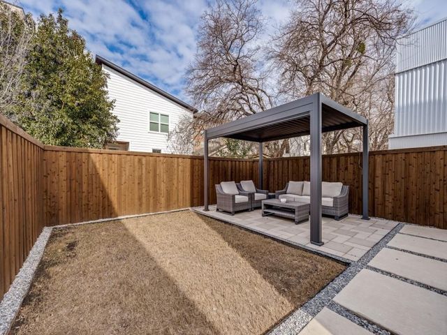 929 Bayonne Street, Dallas, TX 75212