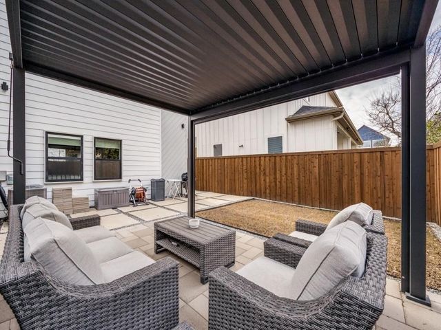 929 Bayonne Street, Dallas, TX 75212