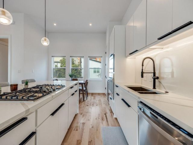 929 Bayonne Street, Dallas, TX 75212
