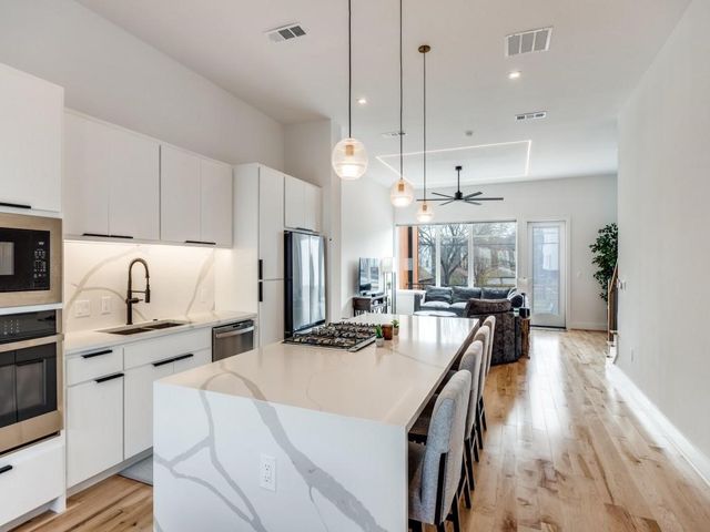 929 Bayonne Street, Dallas, TX 75212