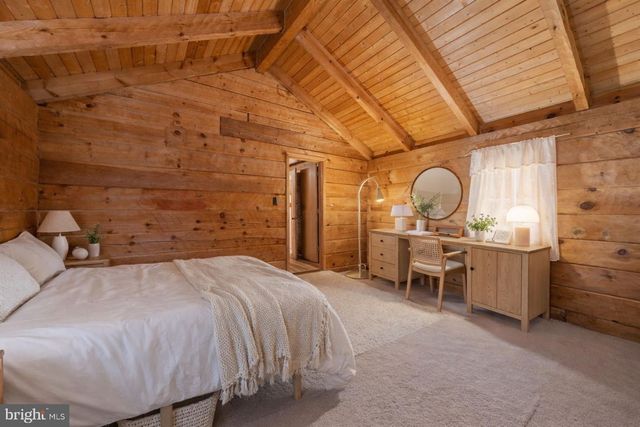 155 BLACKBERRY LN, Gore, VA 22637