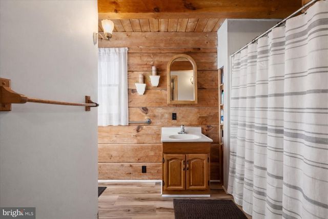 155 BLACKBERRY LN, Gore, VA 22637