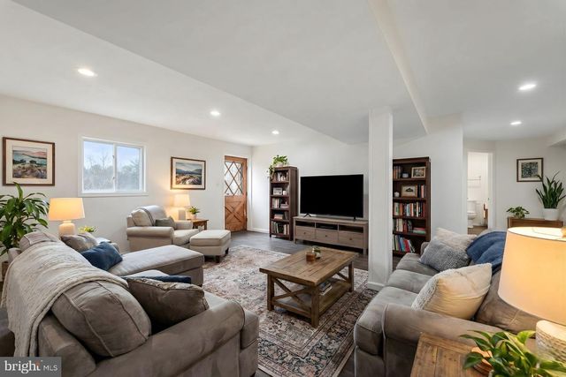 155 BLACKBERRY LN, Gore, VA 22637