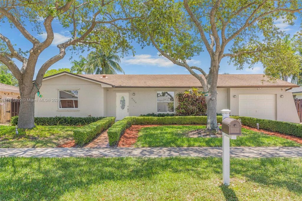 8220 SW 203rd St, Cutler Bay, FL 33189