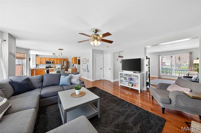 3012 Crimson Oaks Drive, Fenton, MO 63026