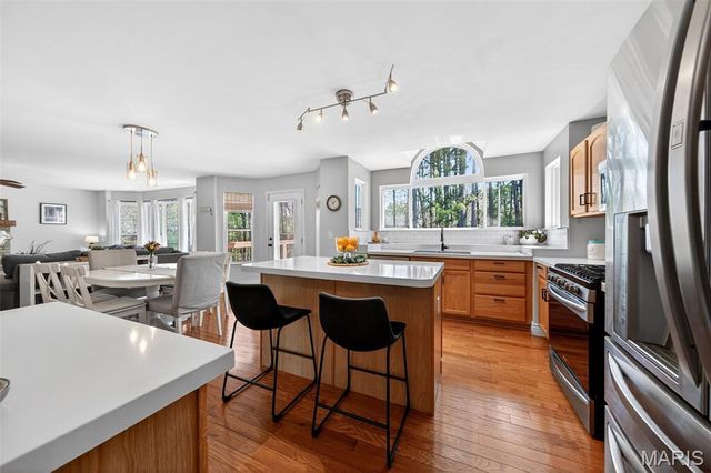 3012 Crimson Oaks Drive, Fenton, MO 63026