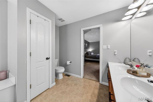 3012 Crimson Oaks Drive, Fenton, MO 63026