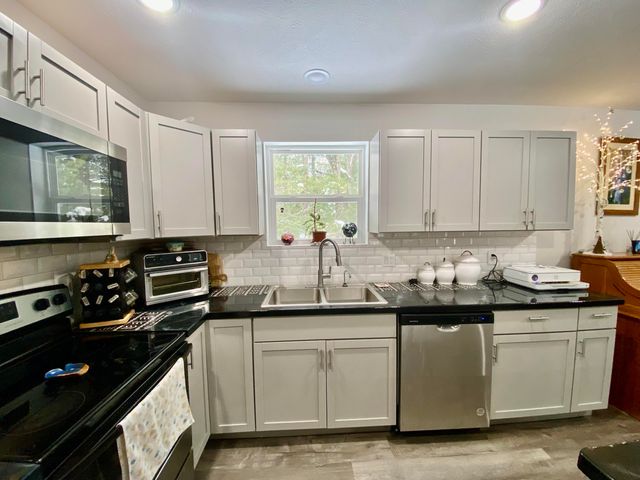 140 W Raymond Road, Twin Lake, MI 49457