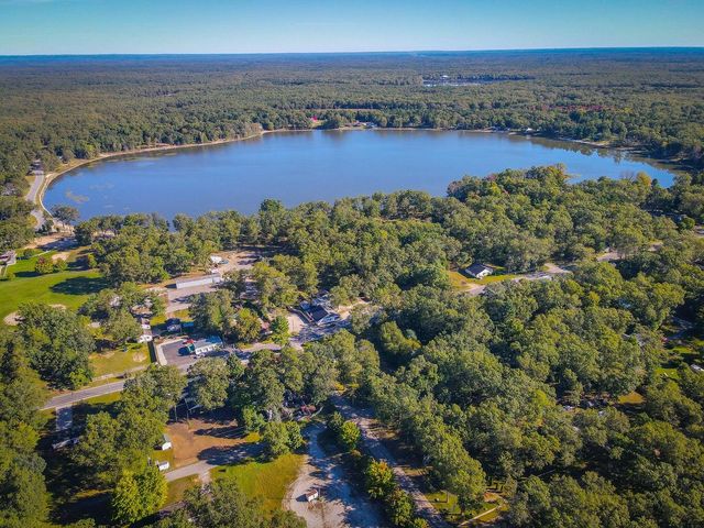 140 W Raymond Road, Twin Lake, MI 49457