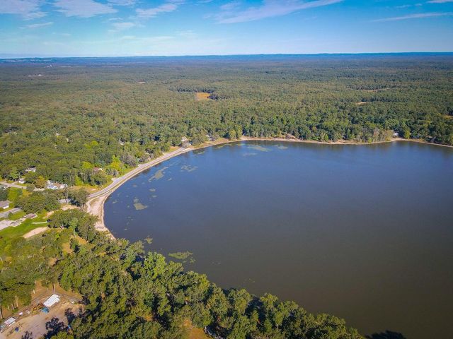 140 W Raymond Road, Twin Lake, MI 49457