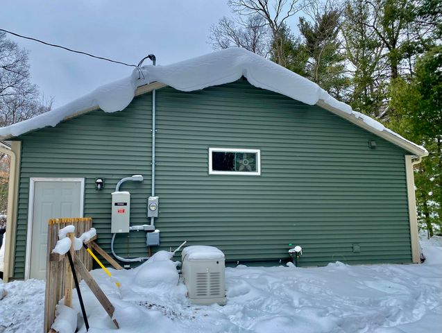 140 W Raymond Road, Twin Lake, MI 49457