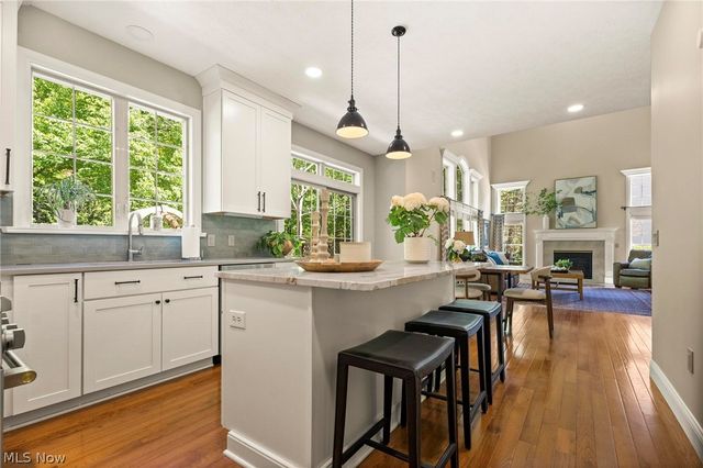 255 Williamsburg Drive, Avon Lake, OH 44012