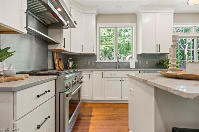 255 Williamsburg Drive, Avon Lake, OH 44012