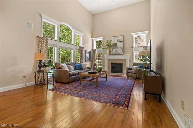 255 Williamsburg Drive, Avon Lake, OH 44012