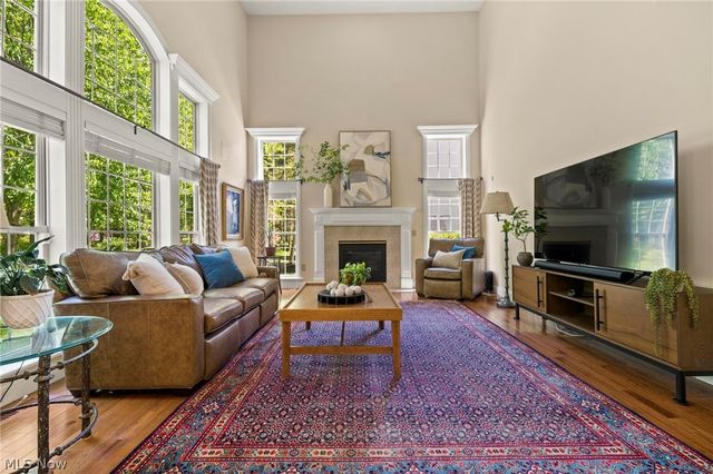 255 Williamsburg Drive, Avon Lake, OH 44012