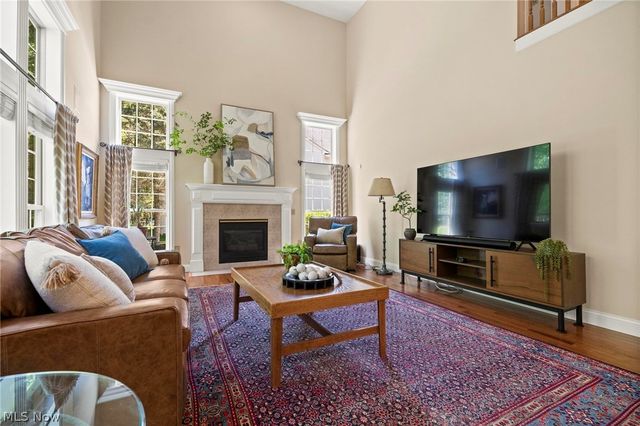255 Williamsburg Drive, Avon Lake, OH 44012